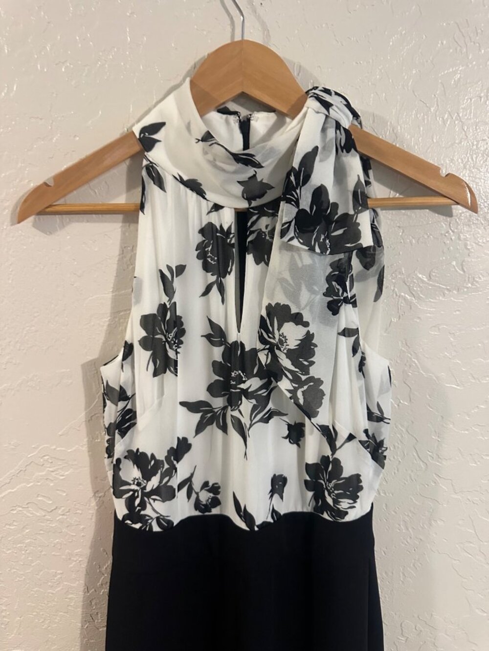 WHBM Halter Tie Neck Black & White Floral Jumpsuit Classy Elegant Workwear - Picture 2 of 10